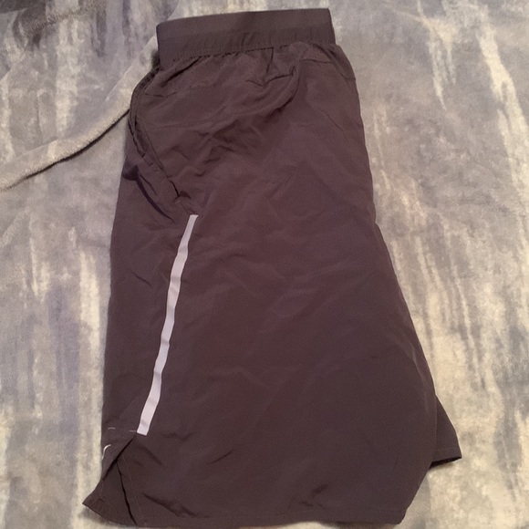 Nike shorts g/b - Picture 2 of 3